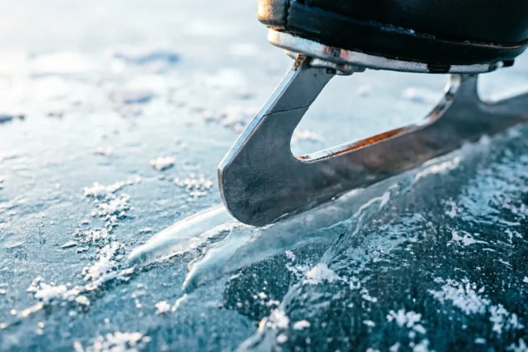 Hero photograph for the article “Wintersport Ice: Why Rough Ice Still Feels Slippery”